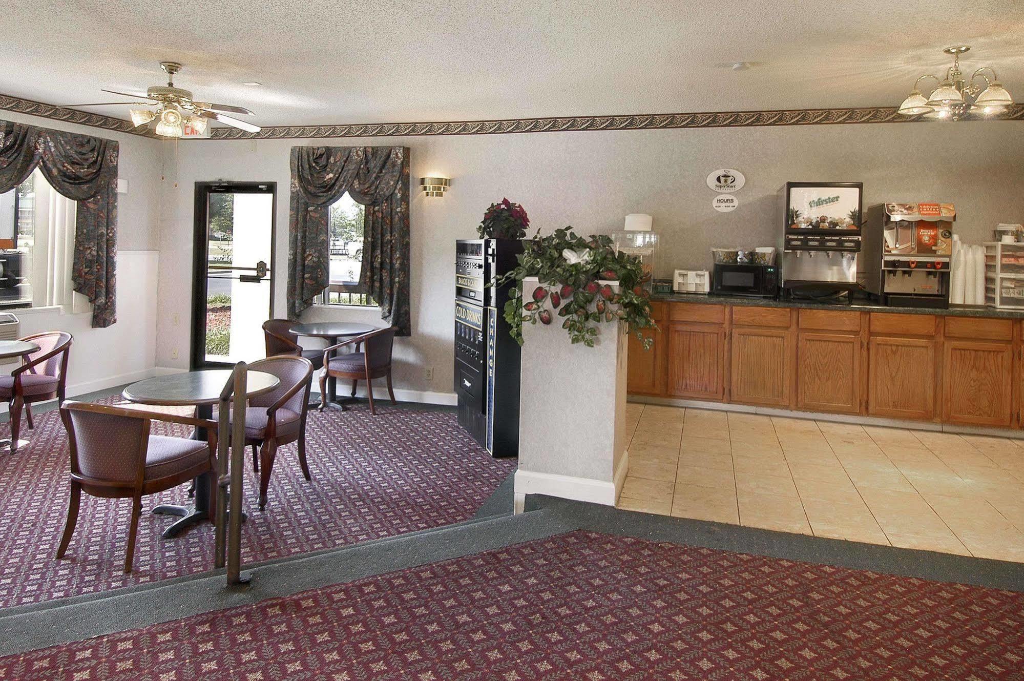 Rodeway Inn Lumberton Exterior photo