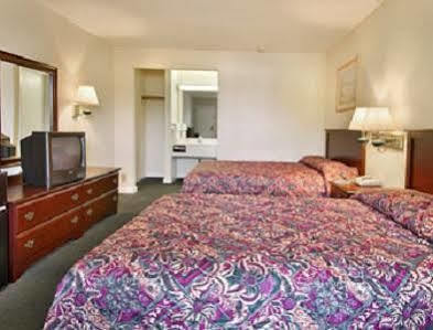 Rodeway Inn Lumberton Exterior photo